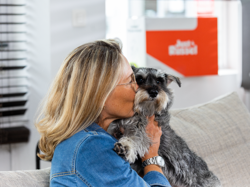 Gelukkig baasje met hond