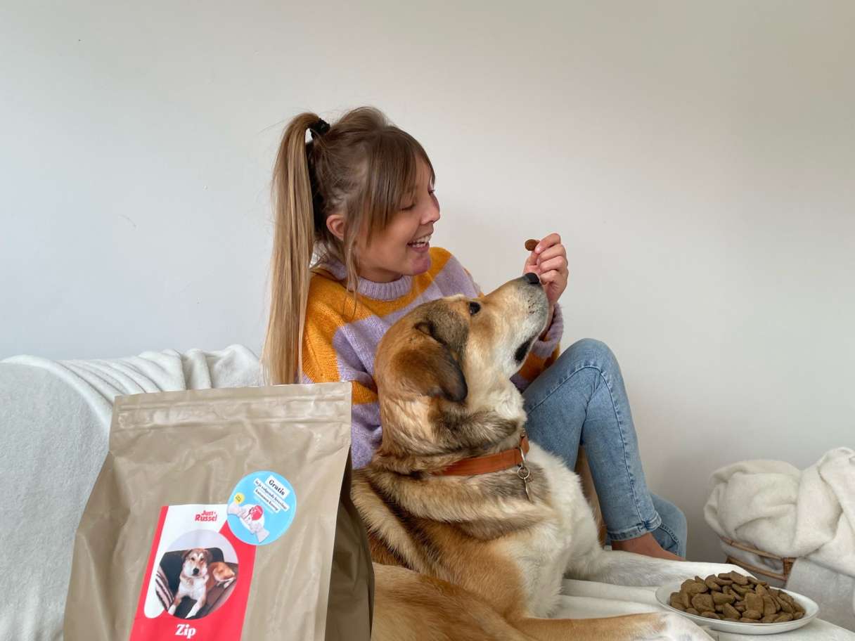 Jolien van Busselen with her dog Zip