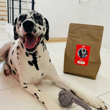 Leo is blij met voer